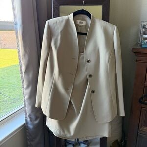 Le Suit Elegant Cream Skirt Suit for Women